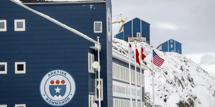 سقوط هواپیمای کانادایی در گرینلند دانمارک