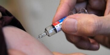 آغاز واکسیناسیون فصلی رایگان آنفلوآنزا و کووید برای سالمندان