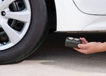 زندان تعلیقی و پرداخت ۱۱ هزار کرون خسارت، مجازات نصب دستگاه ردیاب بر روی خودروی همسر سابق