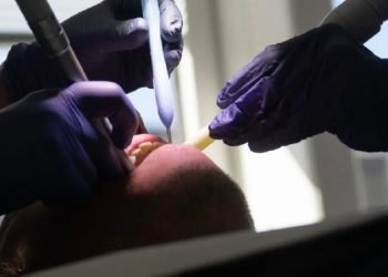 دولت سوئد خدمات دندانپزشکی با هزینه ۵۰ کرون برای پناهجویان را لغو کرددولت سوئد ق…