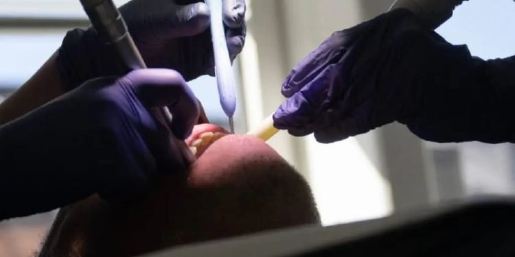 دولت سوئد خدمات دندانپزشکی با هزینه ۵۰ کرون برای پناهجویان را لغو کرددولت سوئد ق…