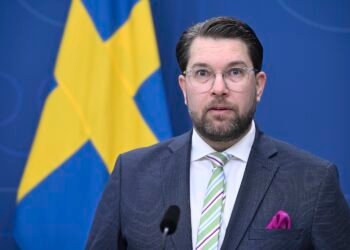 اوکسون: مهاجران باید یا بخشی از جامعه سوئد شوند یا کشور را ترک کنند