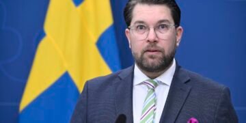 اوکسون: مهاجران باید یا بخشی از جامعه سوئد شوند یا کشور را ترک کنند