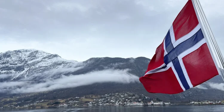 راهنمای واکسیناسیون آنفلوآنزا و کرونا در نروژ