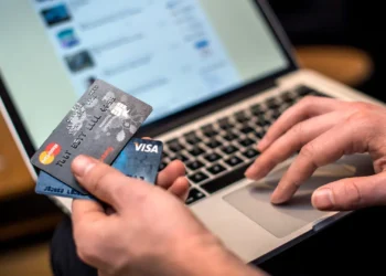 ۱۴ بانک دانمارکی ۲۰۰ هزار کارت پرداخت غیرقانونی صادر کرده‌اند