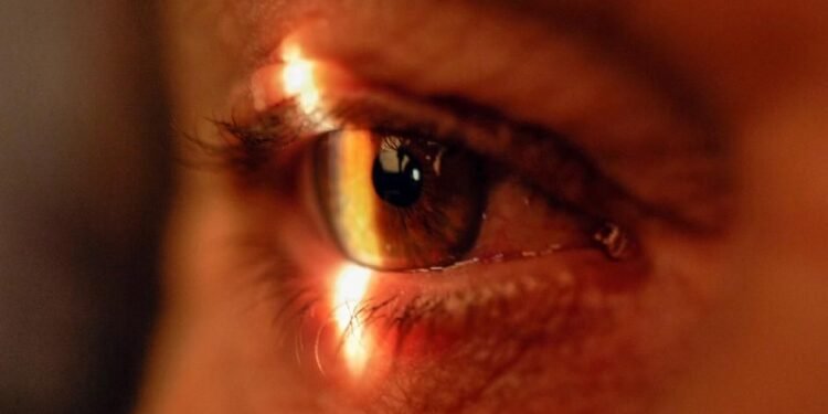 دانشمندان فقط از طریق چشم موفق به تعیین سن شما می شوند