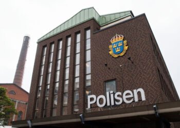 یک کارمند پلیس از رفتن به سر کار امتناع کرد “من می خواهم از خانه کار کنم.”