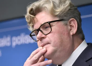 وزیر دادگستری سوئد به تبهکاران فراری هشدار داد: «یکی‌یکی به سراغ شما خواهیم آمد»