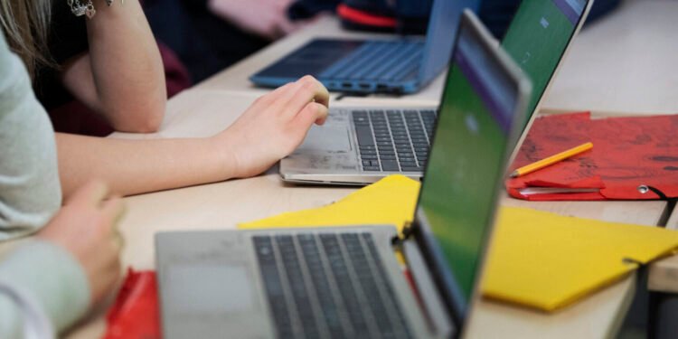 برنامه درسی جدید در مورد فلسطین و اسرائیل تنش را در مدارس سوئد کاهش می دهد