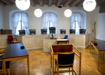 دادگاه کار به طور موقت رسیدگی به پرونده های غیر فوری را متوقف می کند