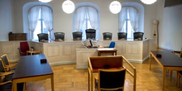 دادگاه کار به طور موقت رسیدگی به پرونده های غیر فوری را متوقف می کند