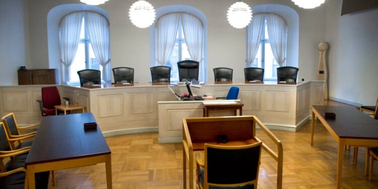 دادگاه کار به طور موقت رسیدگی به پرونده های غیر فوری را متوقف می کند