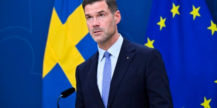 مهاجران باید پیش از دریافت تابعیت، «قرارداد سوئد» را امضا کنند