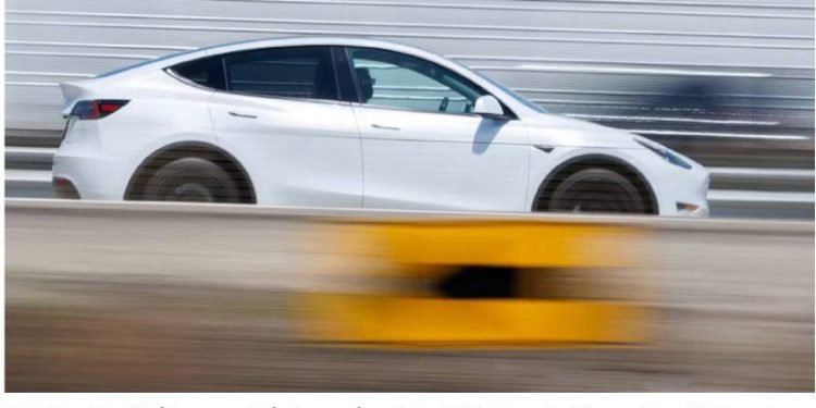 رانندگی با ۱۰۸ کیلومتر سرعت در محدوده ۵۰؛ پلیس دانمارک، تسلا را ضبط کردیک نمایشگ…