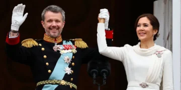 پادشاه فردریک و ملکه مری دانمارک در سفر رسمی خود به لتونی