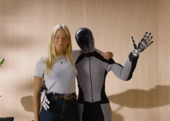 ربات «نئو»؛ نخستین خدمتکار خانگی هوشمند از نروژ وارد بازار شد