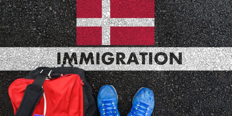 از هر ۸ خارجی که به دانمارک میایند ۷ نفر برمیگردند