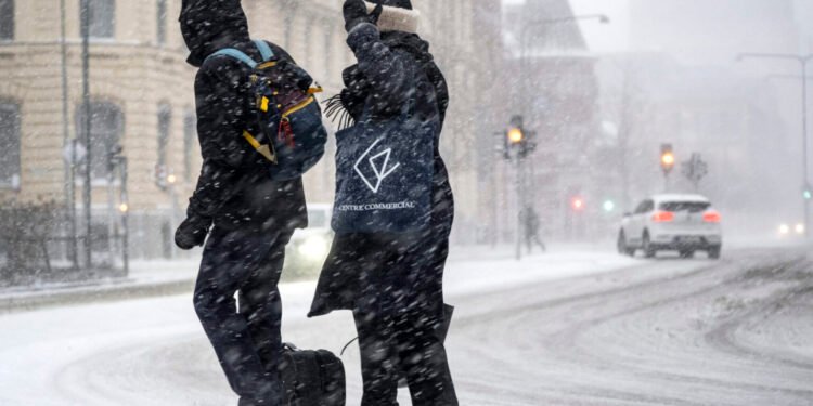 پس از یک پاییز گرم، انتظار می رود طی چند روز در سوئد برف ببارد