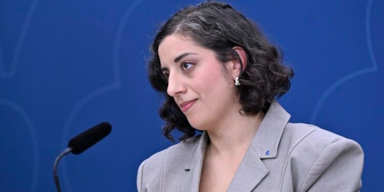 زندان به کودکان محکوم فرصت های آموزشی بهتری نسبت به مدارس می دهد