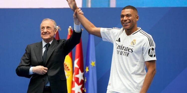 امباپه برنده کفش طلا شد و از رسیدن به آرزوی کودکی خود ابراز خوشحالی کرد