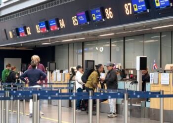 توقیف زنی در فرودگاه آرلاندا با چمدانی پر از طلاپلیس سوئد روز شنبه یک زن را در ف…