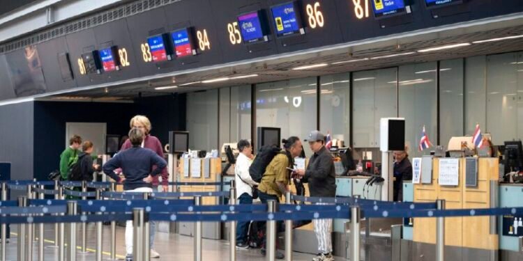 توقیف زنی در فرودگاه آرلاندا با چمدانی پر از طلاپلیس سوئد روز شنبه یک زن را در ف…