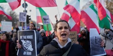 تجار می‌توانند روزانه ۲۰ دقیقه با حضور ناظر از اینترنت استفاده کنندرئیس اتاق باز…