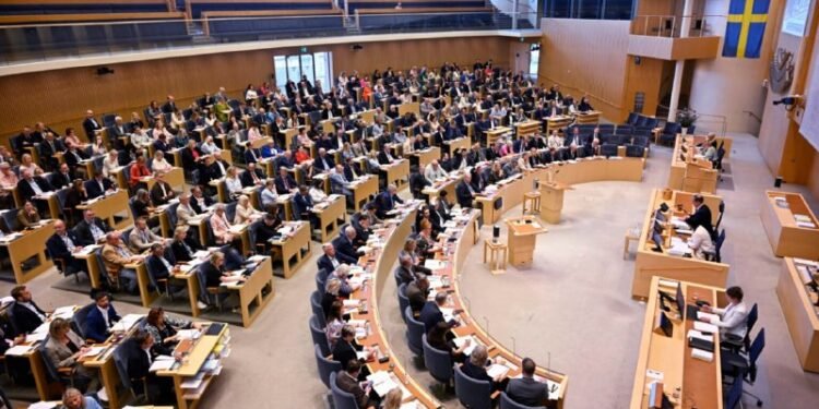 پارلمان سوئد طرح لغو اقامت دائم در این کشور را تصویب کردپارلمان سوئد با اکثریت ق…