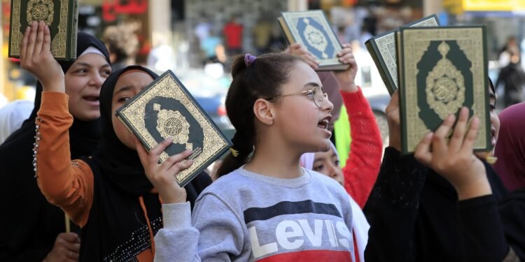 نویسنده سوئدی: سیاستمداران برای کسب رأی از گفتمان ضداسلامی استفاده میکنند
