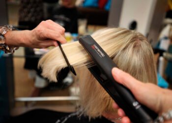 «شبیه جادوگر شده بودم»؛ مراجعه به آرایشگاهی در سوئد به شکایت انجامید
