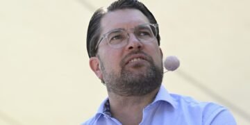 پس از جنجال بر سر اظهارات یومسهوف؛ رهبر حزب دموکرات‌های سوئد: «اشک تمساح»